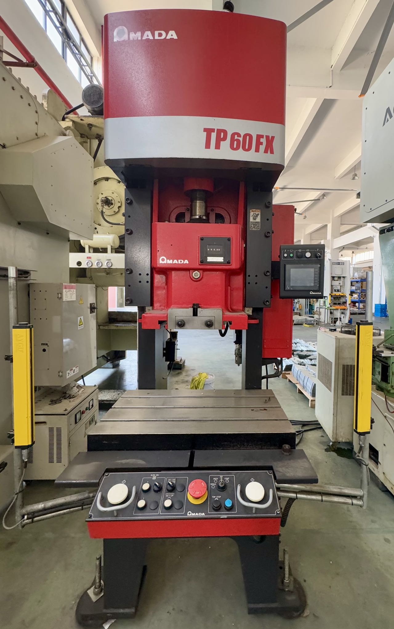 AMADA TP60FX-60吨