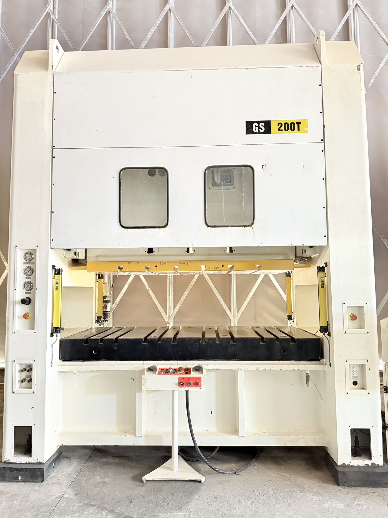 泰易达200T双轴龙门冲床
